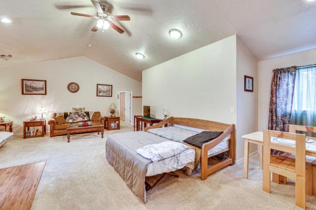 Cozy Clearwater Apartment - Hike, Fish & Explore!