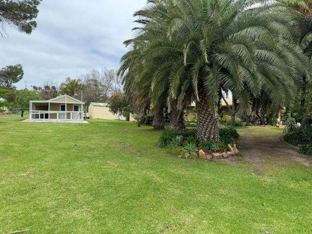 Poona Farm Estate - Caravan & Camping