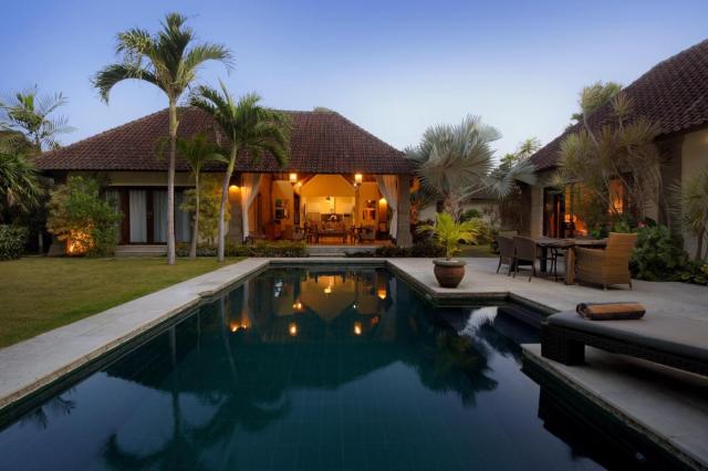 Superb, 800sqm, Pool and Garden Retreat