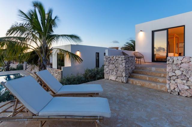 Luxury 8-person Villa with Private Pool