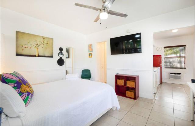 B11 Design District Studio Short drive 2 beach