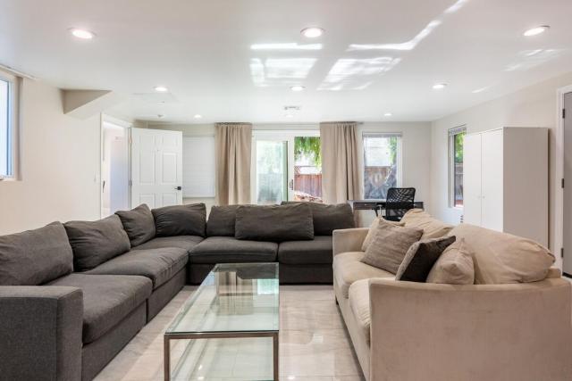 Spacious 5 BR Brand New House LAX