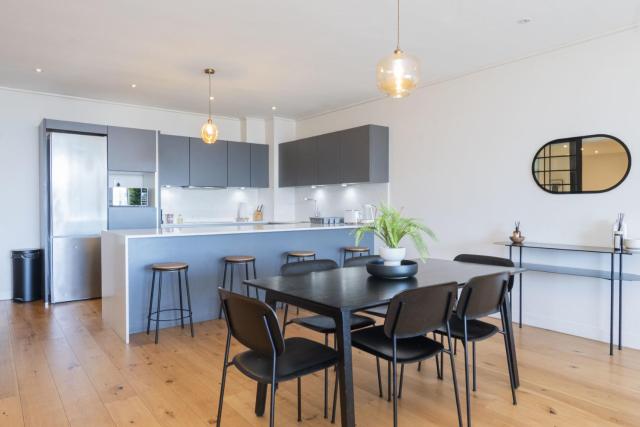 Luxury 2 Bed in Sea Point -2 mins from Promenade