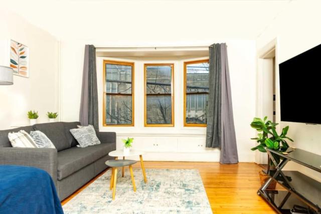 Spacious 1 bedroom Downtown