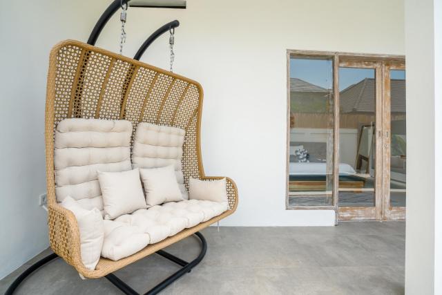 Saum - 10 Min To Beach, Tranquil Retreat with Private Pool