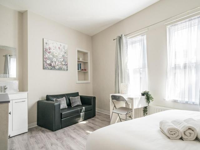 2 Bedroom Quiet Townhouse Perfect for CityBreak