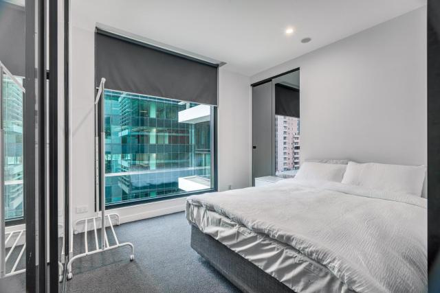 The Outlook 2BR City View Apartment on Bourke St