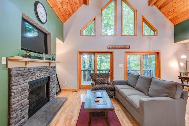 Beech Mountain Retreat, Hot Tub, Pool Table & Room for 12