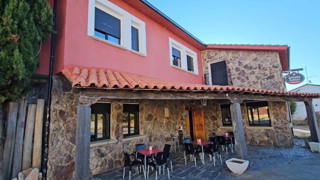 Hostal Restaurante Las Cavenes Del Cabaco
