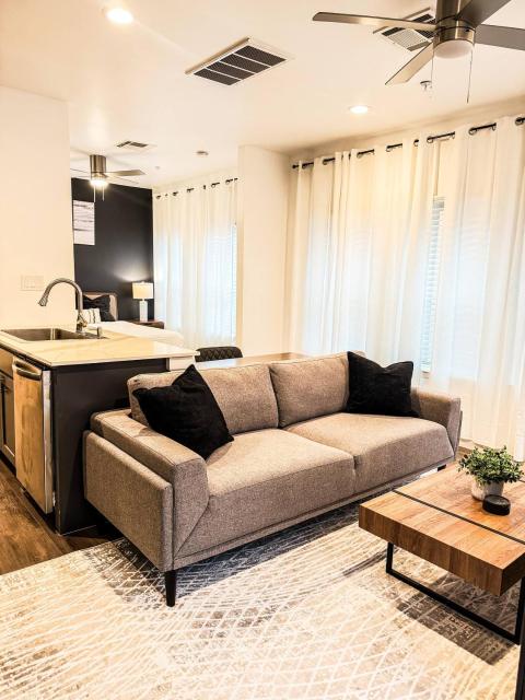 Peaceful Stay Near TX Med Ctr | Gated Parking!