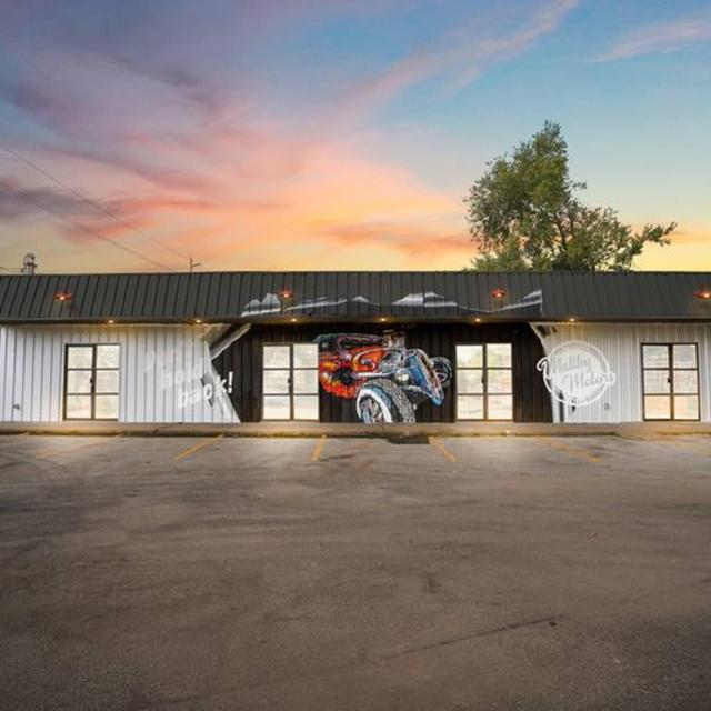 Maltby Motors 2 - Picture Perfect OG Loft near HOU