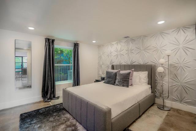 Maltby Motors 4 - Slab Loft & Art near Downtown
