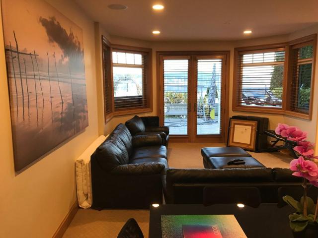 3 bed Lake Sammamish Waterfront + Peloton Bike