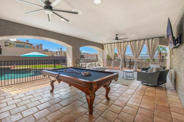 The Golden Hour Getaway Pool LakeViews Games