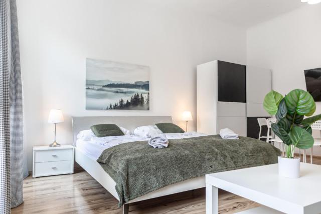 Spacious 2BR Apt with Ideal Location For Long Stay