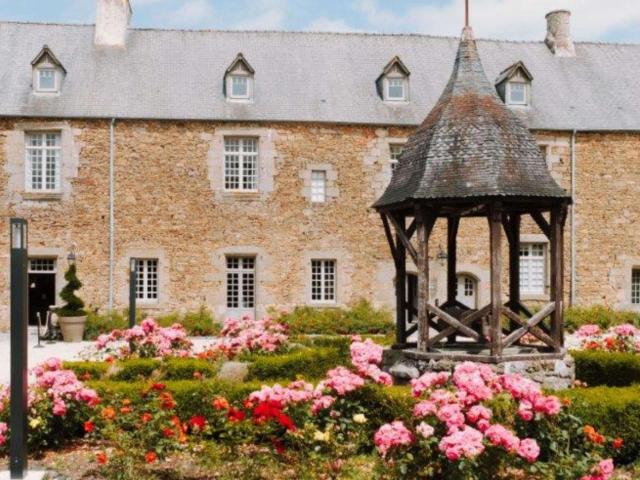 Hotel de L'Abbaye Le Tronchet - Handwritten Collection