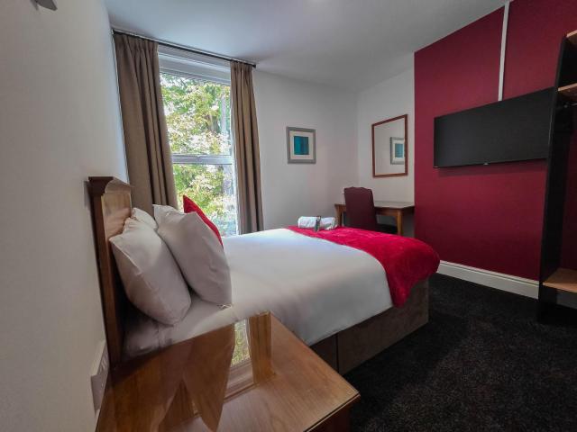 Hullywood rooms with shared kitchen facilities