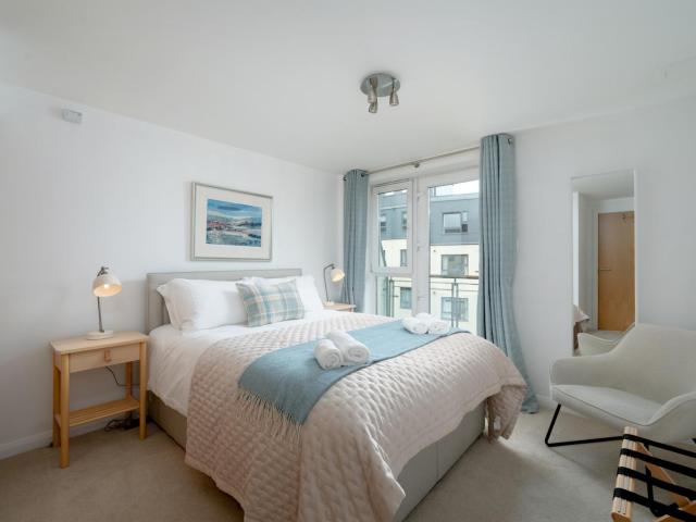 Pass the Keys Spacious Bright Modern Edinburgh City Flat