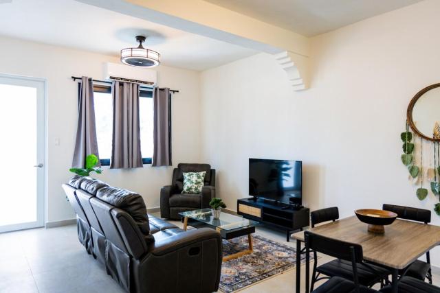 Modern 2 Bed Room Suite in Art District