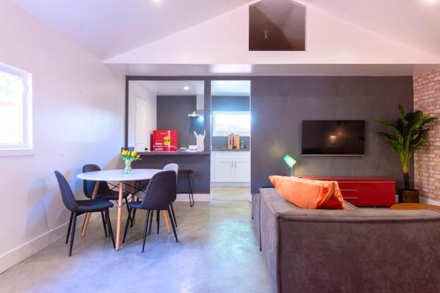 Modern Private Guesthouse with Parking, Yard, and Washer Dryer