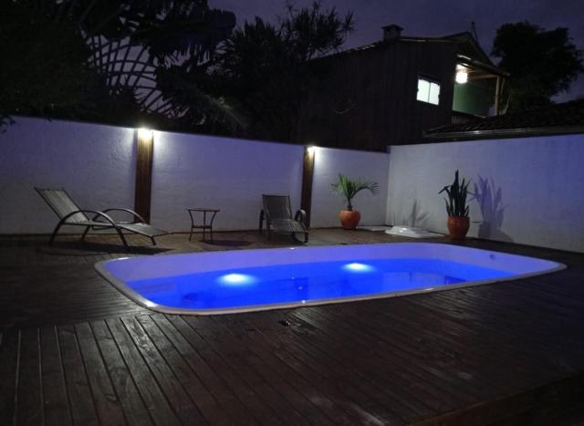 Partiu Praia SC- Piscina, Ar condicionado, wi-fi, duas quadras da praia e centrinho