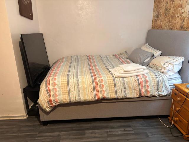 Female&Family single, double and king size rooms with shared bathroom