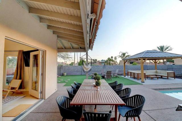 Epic 6BR with Pool, Spa and Fire Pit - Walk to Trails