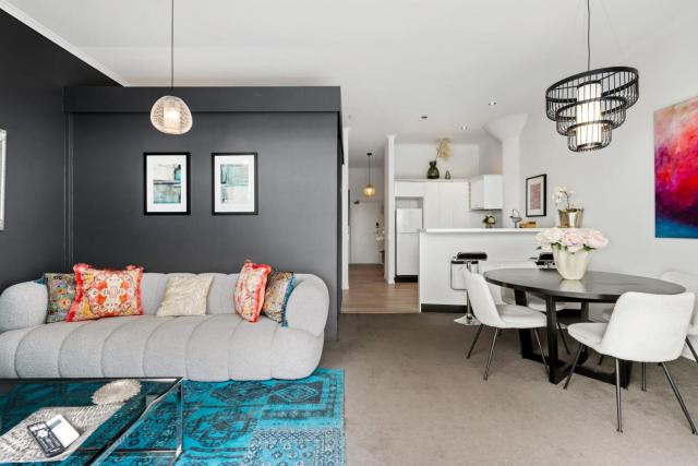 Sleek Waterfront Escape on Princes Wharf with FREE Carpark
