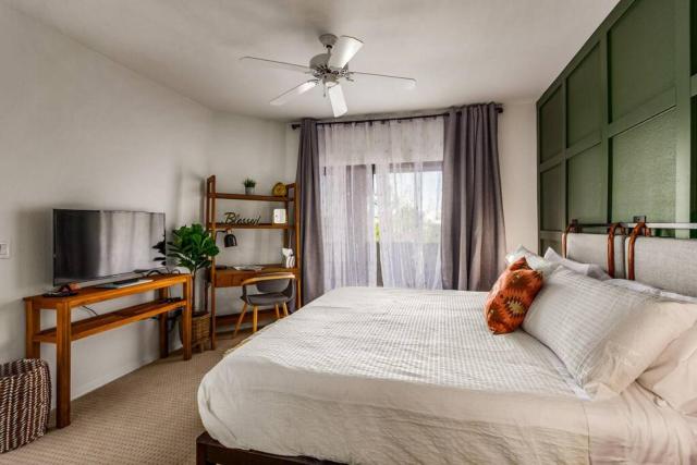 Resort-style 1BR - Walkable - Putting Green - Pool