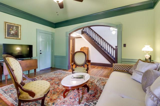 Walk to Downtown: Historic Home in Edenton’s Heart