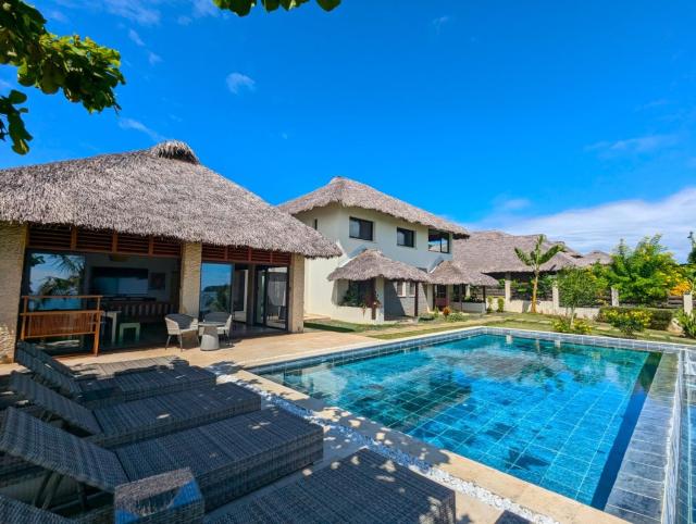 Beachfront Luxury Villa with Infinity Pool