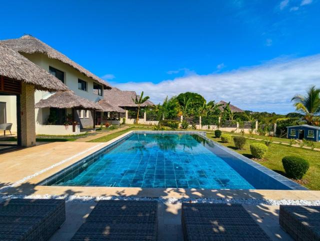 Beachfront Luxury Villa with Infinity Pool