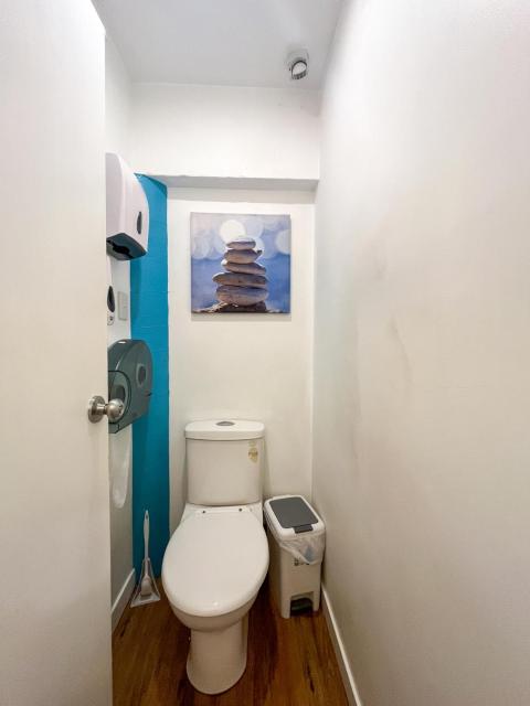 Private Room in Akl CBD Hostel, Near Train & Bus
