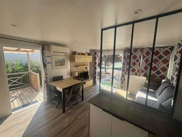 SÉRÉNITÉ-565 au Lac Des Rêves-camping 4 étoiles-Mobilhome 3ch-6pl-clim-sdb-wifi-au calme, belle vue sur le lac, sans vis à vis