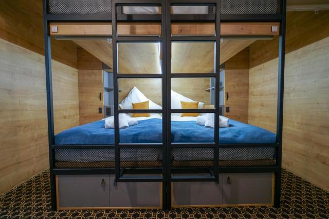 CHORS like a hotel - Capsule & NFT Boutique Hostel Bratislava - City Center