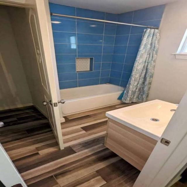2 Large Bedrooms Open Living Peaceful