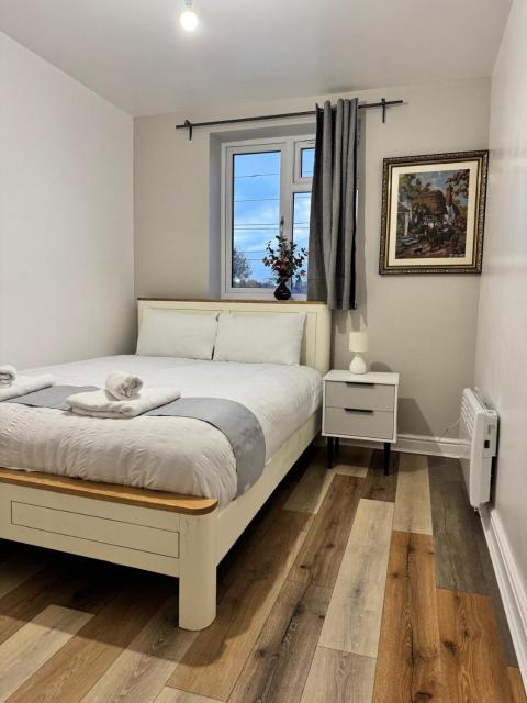 Stylish 2 Bed Apt Near Birmingham