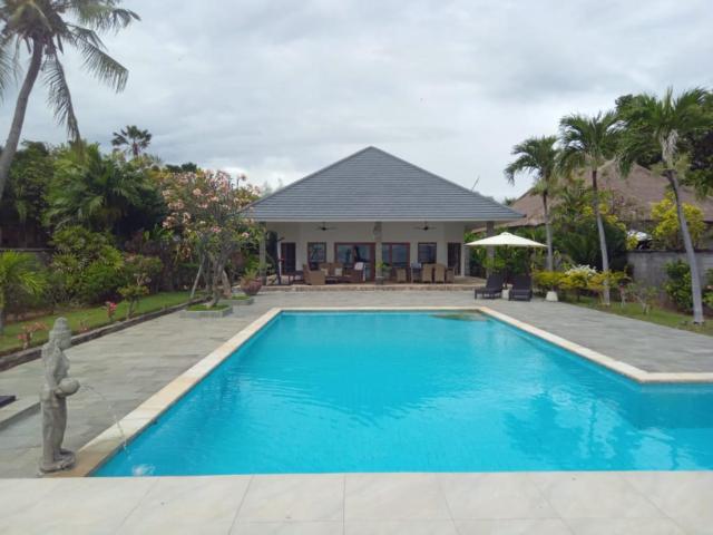 Beachfront Private VILLA & POOL