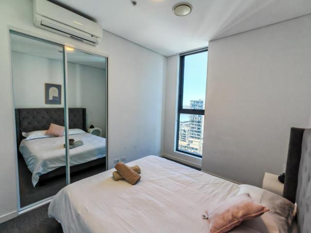 3BR Heart of Wentworth Point with Views