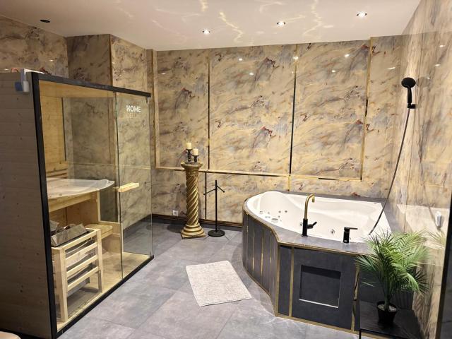 Suite Julius Cesar mit Private Sauna & Whirlpool