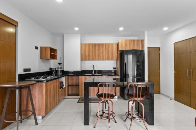 Modern Apartment + Pool + 5 min from the Beach