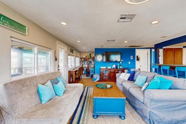 Haven Steps to Beach Large Deck Pet Friendly