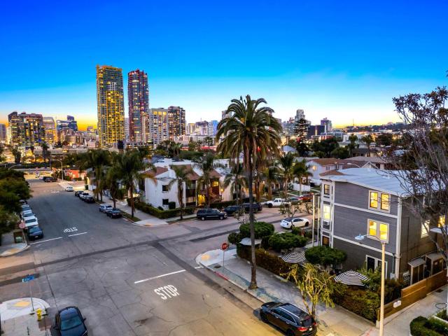 Relax in Stylish 1BR Near Gaslamp and Little Italy