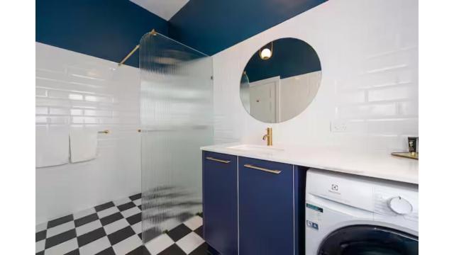 Central 1BDR APT in West Perth with Parking
