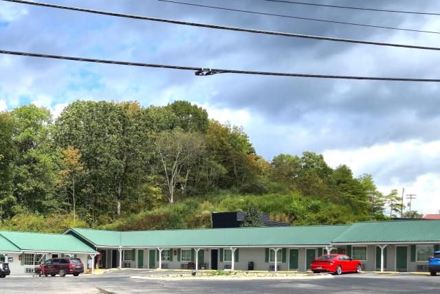 Holiday Motel by Belvilla Cleveland, TN