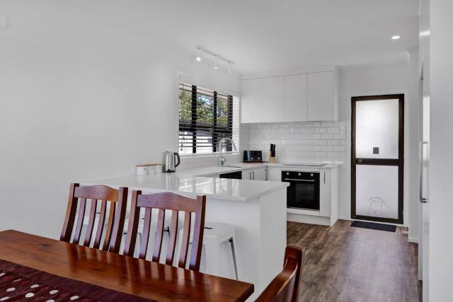 Fresh and inviting home in quiet setting, Hamilton