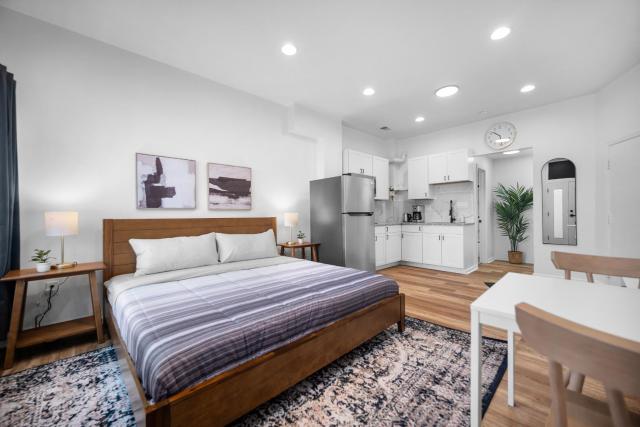 Central Lawrenceville 1A Bright and Stylish Private Studio with Free Street Parking