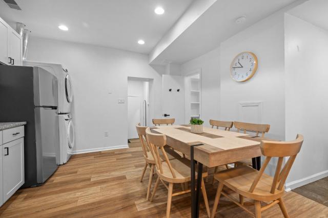 Central Lawrenceville 1B Bright and Stylish 2 Bedroom Apartment with Free Street Parking