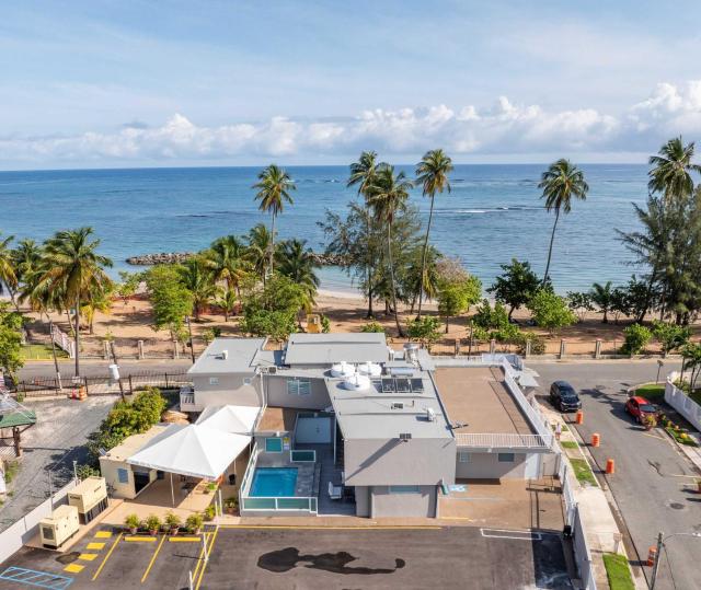 AQUA Terrazas 1&3 - Seaside Twin Studios with Pool