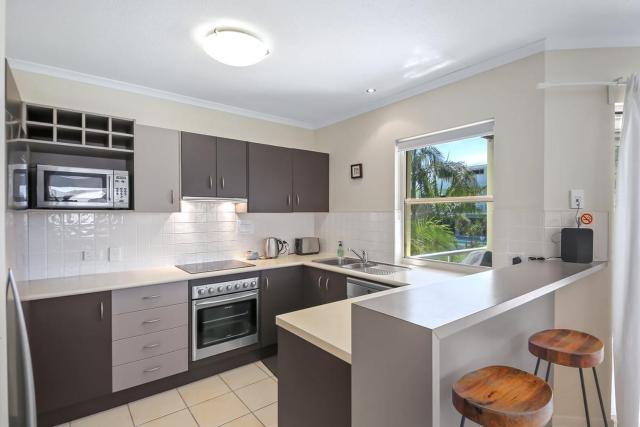 Coolum Terrace Retreat, Beach, Cafes, Shops